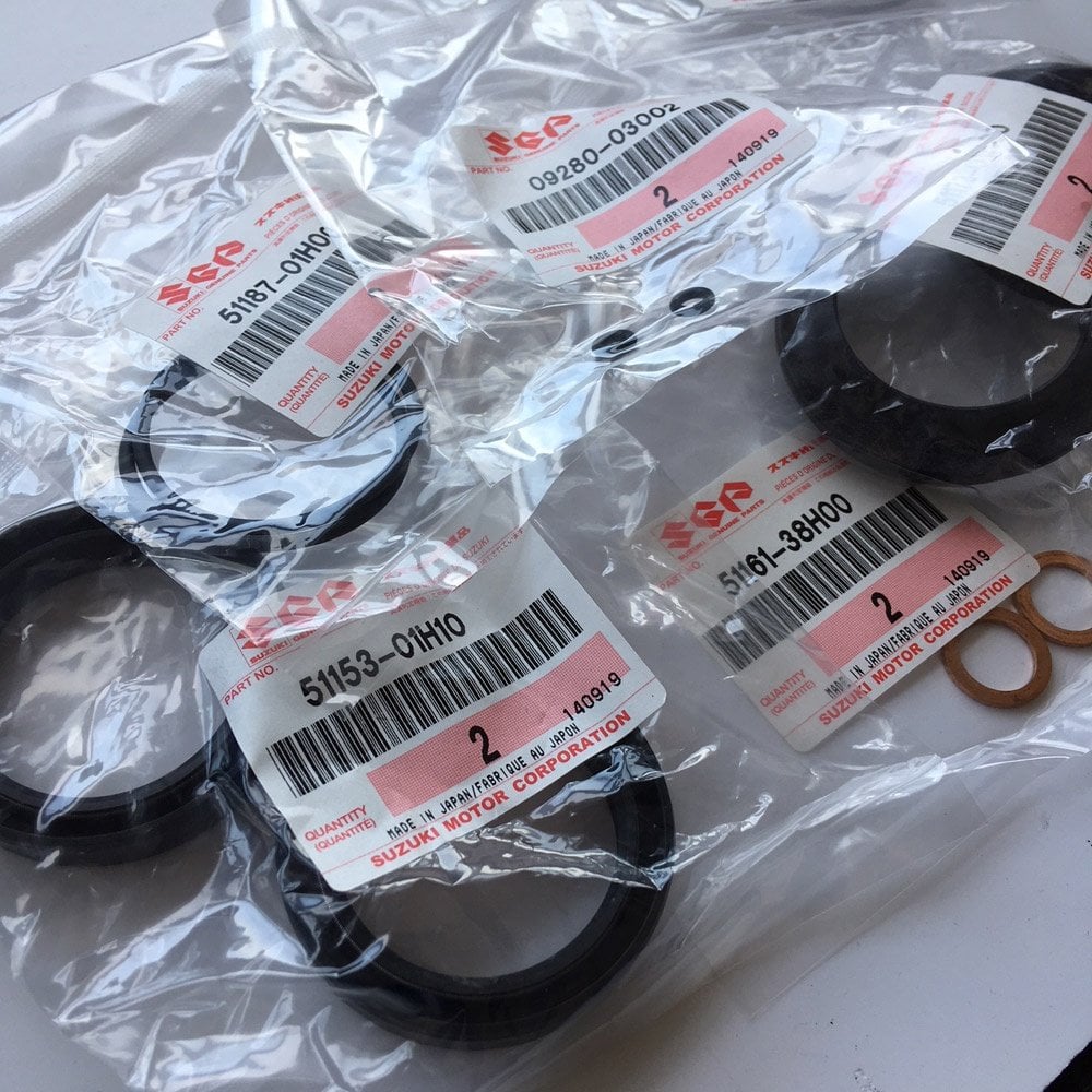 Suzuki Genuine Part - Fork Seal Kit (GSXR750 K8-L0) - 51150-01850-000