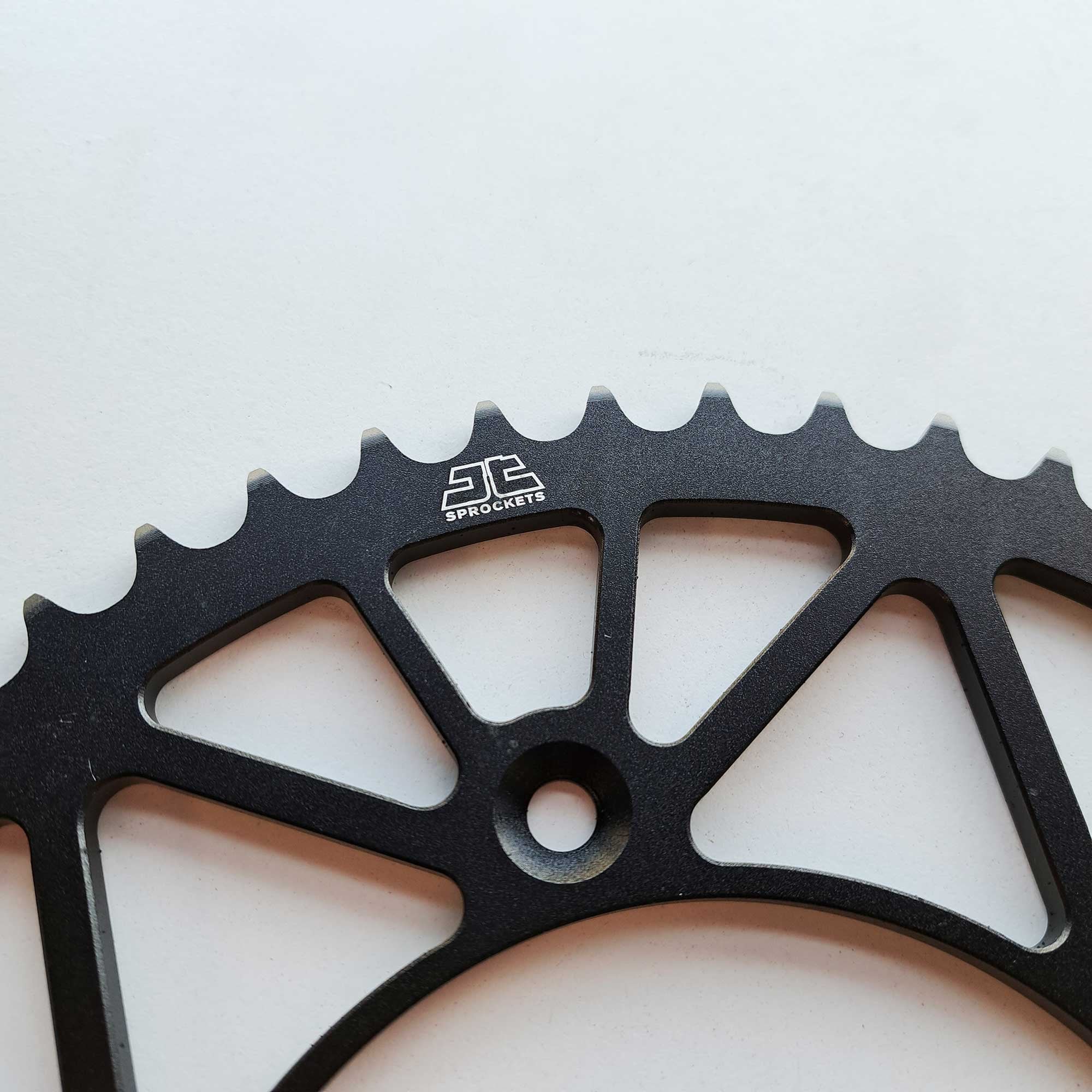 JT - Sprocket - Rear - JTA897/224U/TR130 - 520 - KTM 125-530 90-26, Husqvarna 125-501 14-26, Gas Gas 125-450 21-26, Triumph 250/450 24-26, STARK - Black