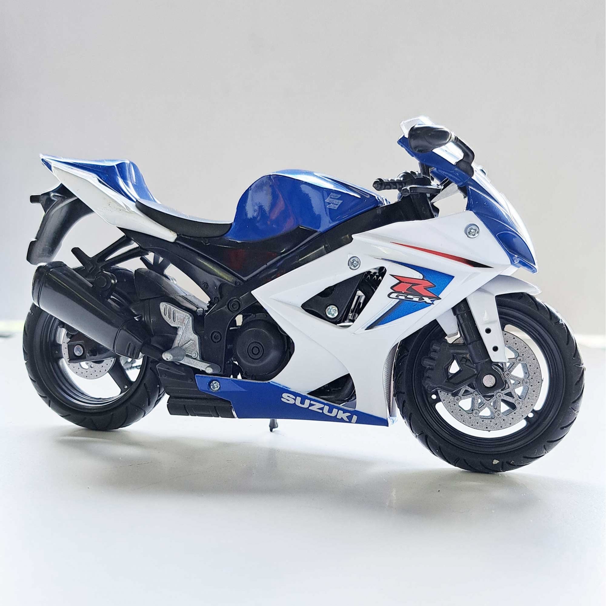 New Ray Toys - 1:12 - ROAD - Suzuki - GSXR1000