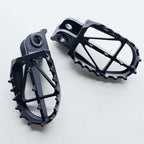 DRC - Foot Pegs (Ultra-Wide) - KTM SX50 14-23, SX65 11–23, SX85 03-17, SX125/150 98-15, SX250 00-16, SXF250-450 06-15, EXC/EXCF 98-16, Husqvarna TC50/65 17-23, TC85 14-17, TC/FC 125-450 14-15, TC250 14-16, TE/FE 14-16, Gas Gas MC50/65 21-23, Husa/Beta/She
