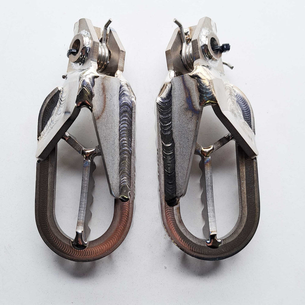 Apico - Foot Pegs - Titanium - BRACED - KTM SX/SXF 125-450 23-26, EXC/EXCF 125-450 24-26, Husqvarna TC/FC 125-450 23-26, TE/FE 125-450 24-26, TX300 23-26, FX350/450 23-26, Gas Gas 125-500 24-26, MCF250/450 FACTORY 23-26