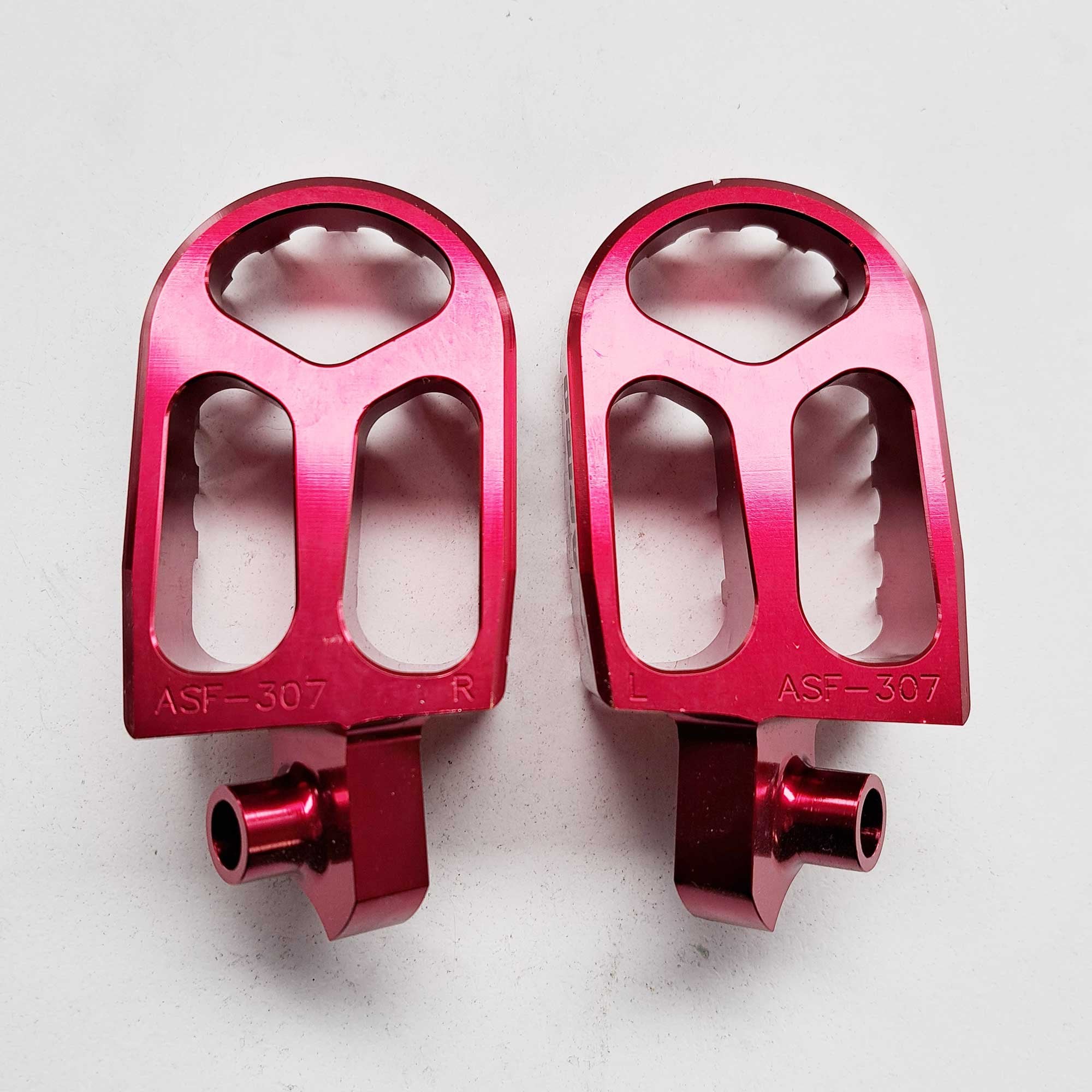 Apico - Foot Pegs - X-Treme - RMZ250 10-26, RMZ450 10 & 12-26 - Red