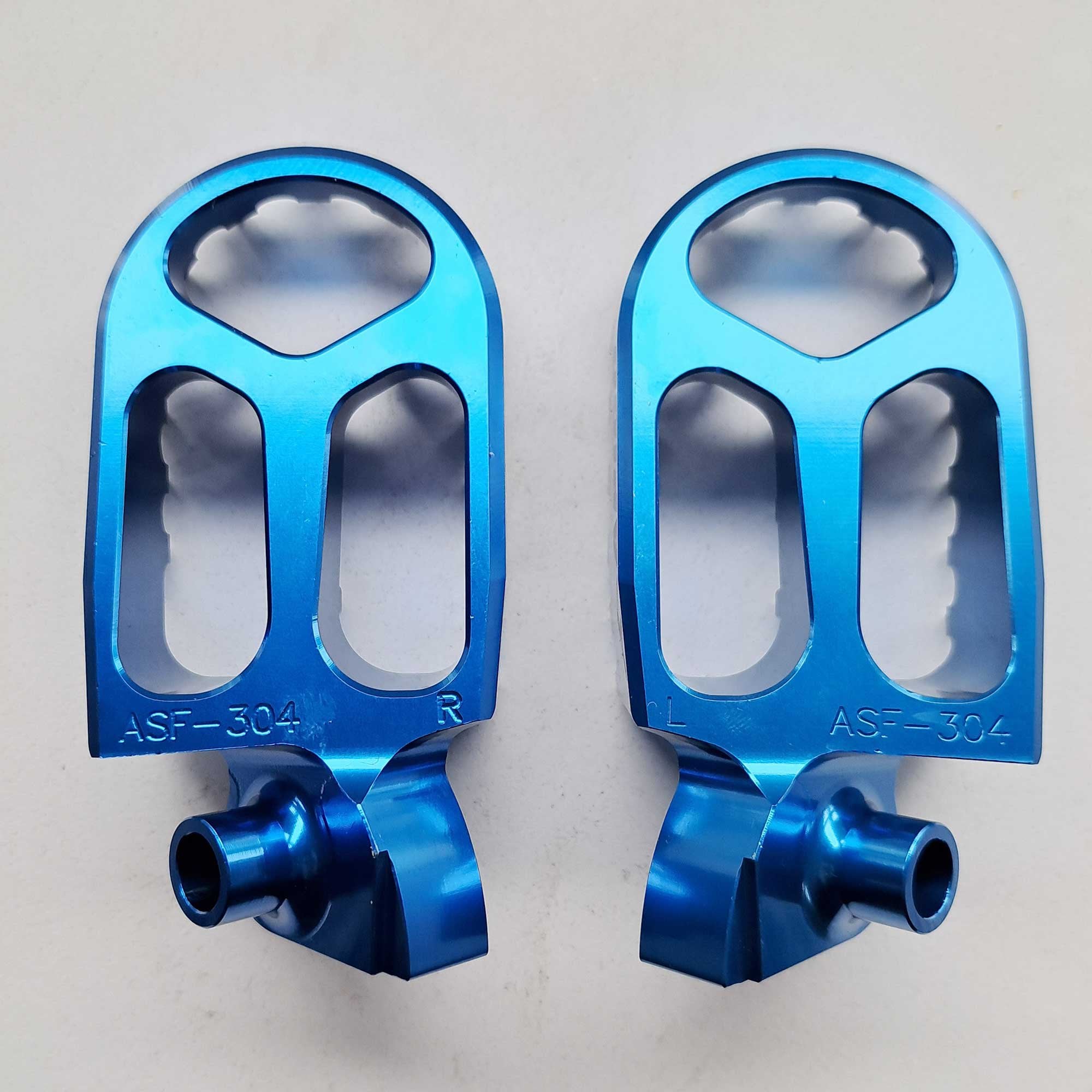 Apico - Foot Pegs - X-Treme - YZ65 18-26, YZ85 98-26, YZ125/250 99-26, YZF250 01-23, YZF450 03-22, WRF250 01-24, WRF450 03-23, YZF/WRF400/426 98-02