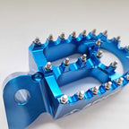 Apico - Foot Pegs - XTREME - YZ65 18-27, YZ85 98-27, YZ125/250 99-27, YZF250 01-23, YZF450 03-22, WRF250 01-24, WRF450 03-23, YZF/WRF400/426 98-02