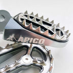 Apico - Foot Pegs - PRO-BITE - YZ65 18-27, YZ85 98-27, YZ125/250 99-27, YZF250 01-23, YZF450 03-22, WRF250 01-24, WRF450 03-23, YZF/WRF400/426 98-02, YZ125X 20-27, YZ250X 16-27