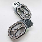 Apico - Foot Pegs - PRO-BITE - KTM SX50 14-23, SX65 11–23, SX85 03-17, SX125/150 98-15, SX250 00-16, SXF250-450 06-15, EXC/EXCF 98-16, Husqvarna TC50/65 17-23, TC85 14-17, TC/FC 125-450 14-15, TC250 14-16, TE/FE 14-16, Gas Gas MC50/65 21-23, Husa/Beta/She