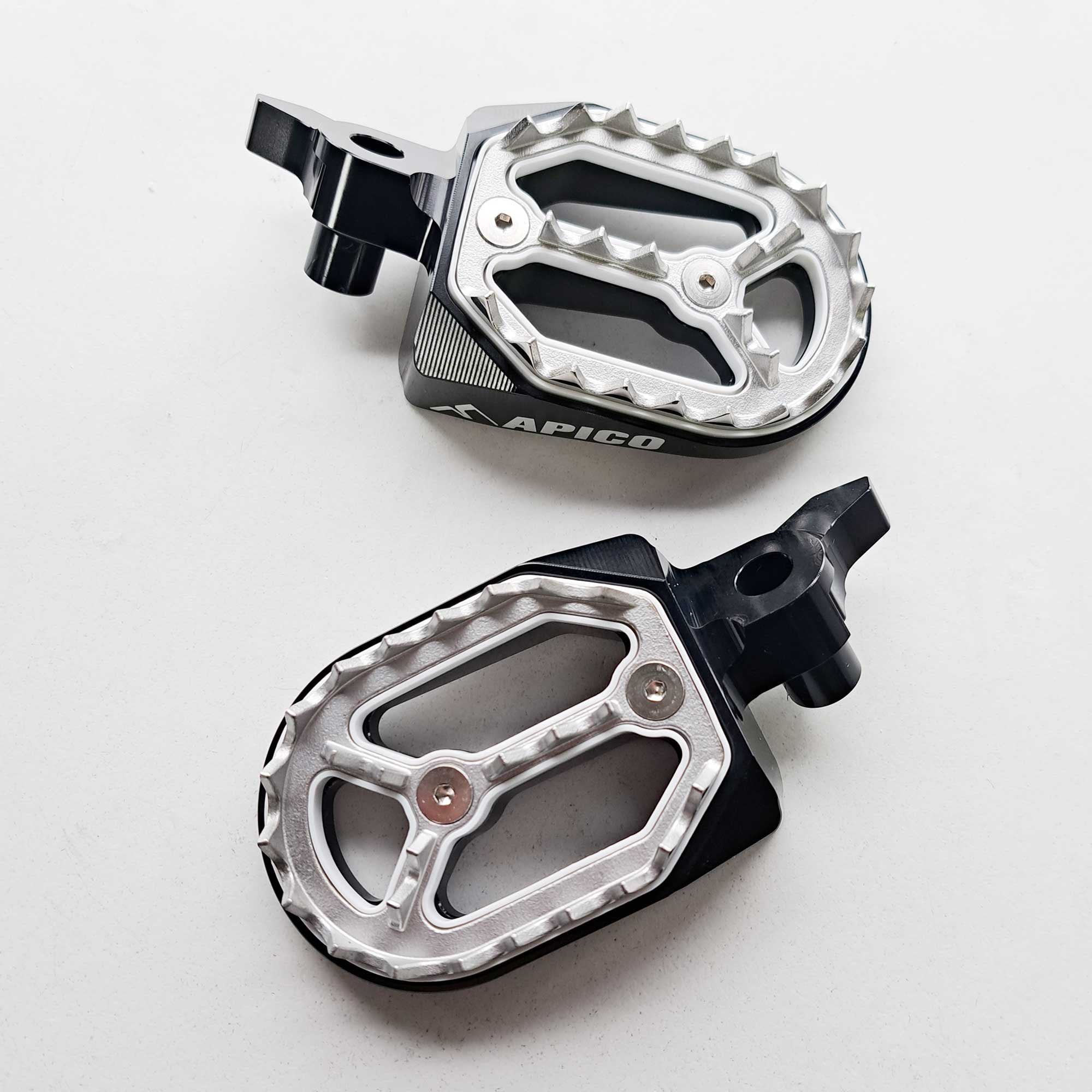 Apico - Foot Pegs - Pro-Bite - YZF250 24-26. YZF450 23-26, WRF250 25-26, WRF450 24-26, YZF250X 25-26, YZF450X 24-26