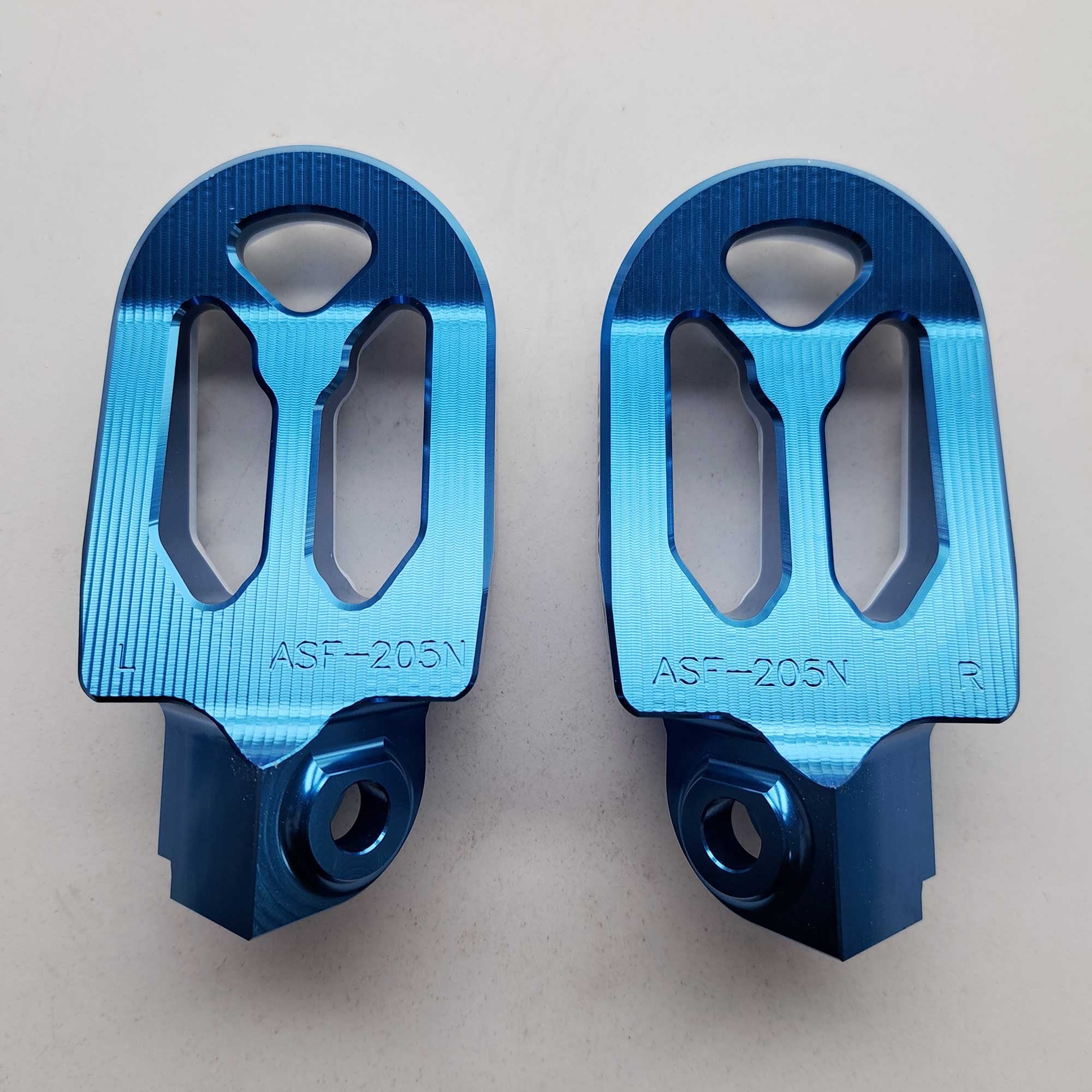 Apico - Foot Pegs - Pro-Bite - KTM SX50 14-23, SX65 11–23, SX85 03-17, SX125/150 98-15, SX250 00-16, SXF250-450 06-15, EXC/EXCF 98-16, Husqvarna TC50/65 17-23, TC85 14-17, TC/FC 125-450 14-15, TC250 14-16, TE/FE 14-16, Gas Gas MC50/65 21-23, Husa/Beta/She