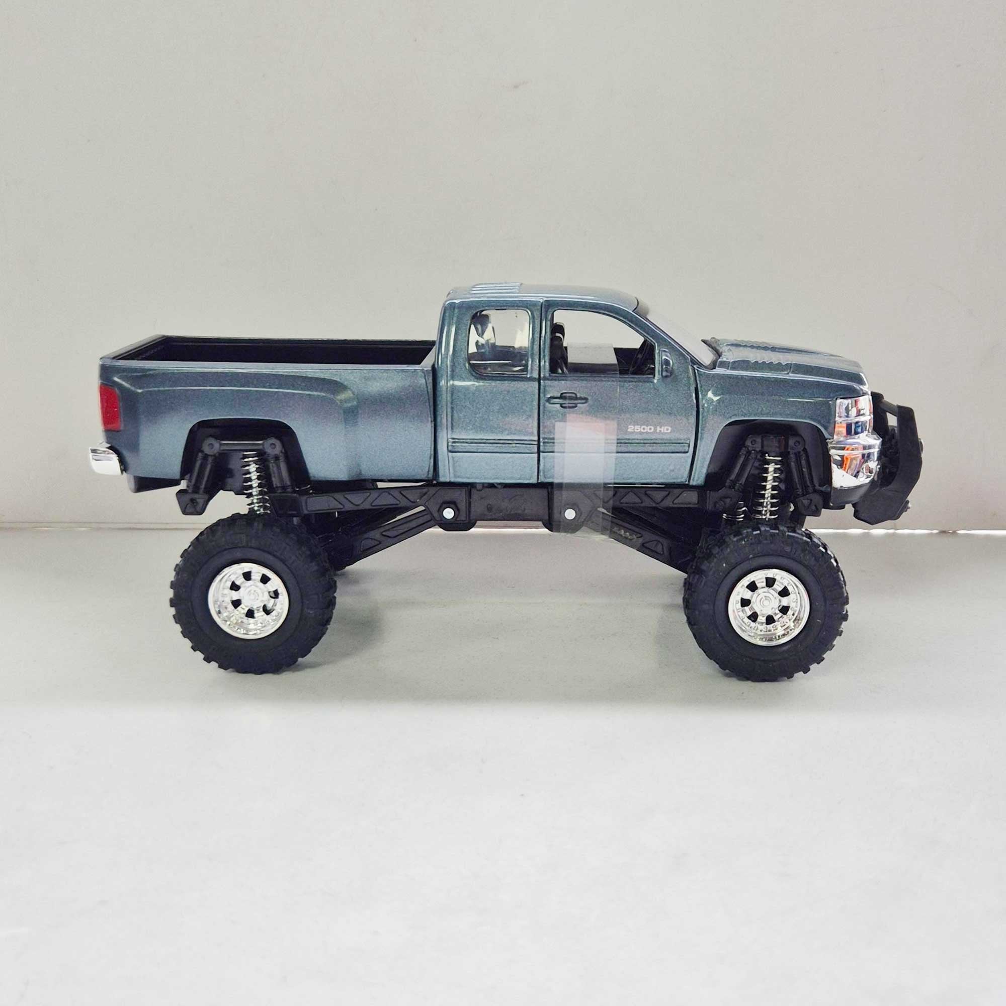 New Ray Toys - 1:32 - Truck - Chevrolet Pick-Up w/CR250