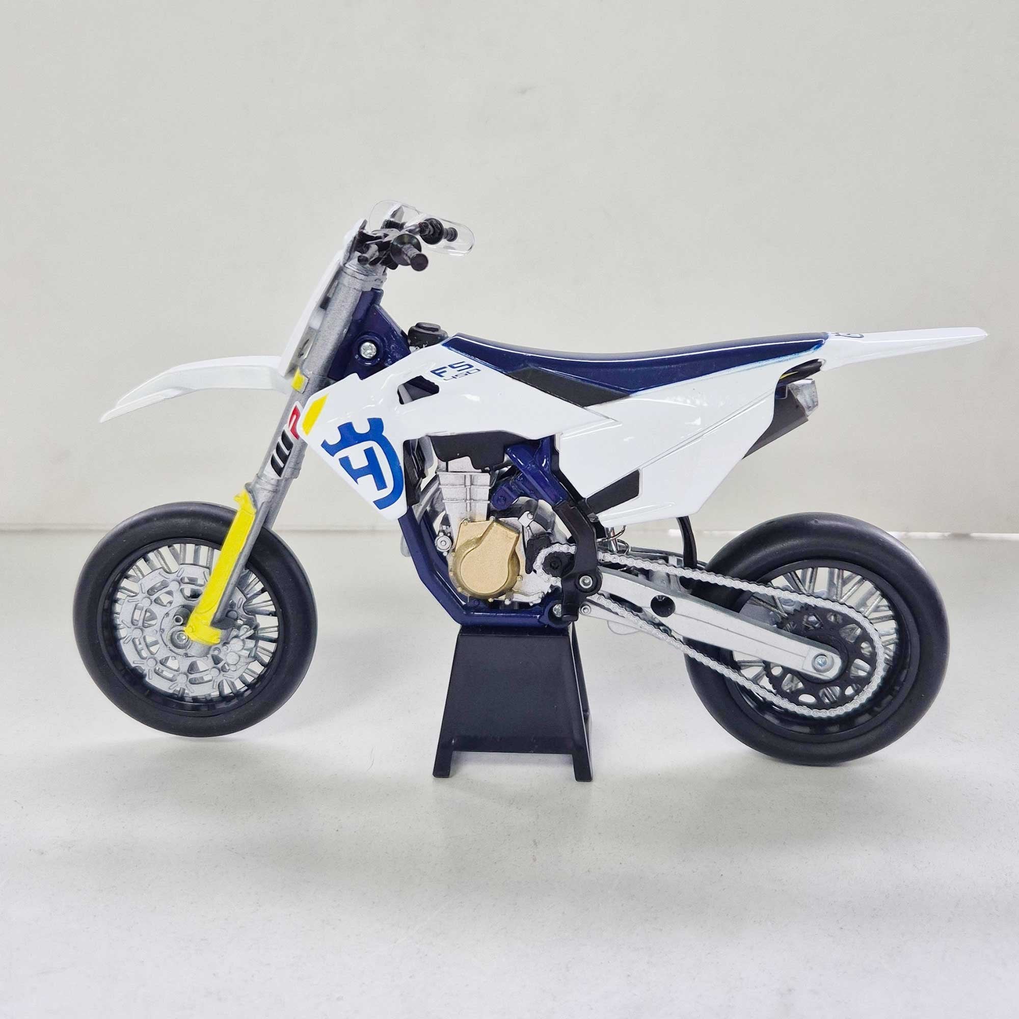 New Ray Toys - 1:12 - Husqvarna - FS450 19-23 - Supermoto