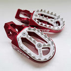 Apico - Foot Pegs - PRO-BITE - KTM SX85 18-24, SX125/150 16-22, SX250 17-22, SXF250-450 16-22, EXC/EXCF250-500 17-23, Husqvarna TC85 18-24 TC125 16-22, TC250 17-22, FC250-450 16-22, TE/FE 150-501 17-23, Gas Gas MC/MCF/EC/ECF/EX/EXF 85-450 21-23
