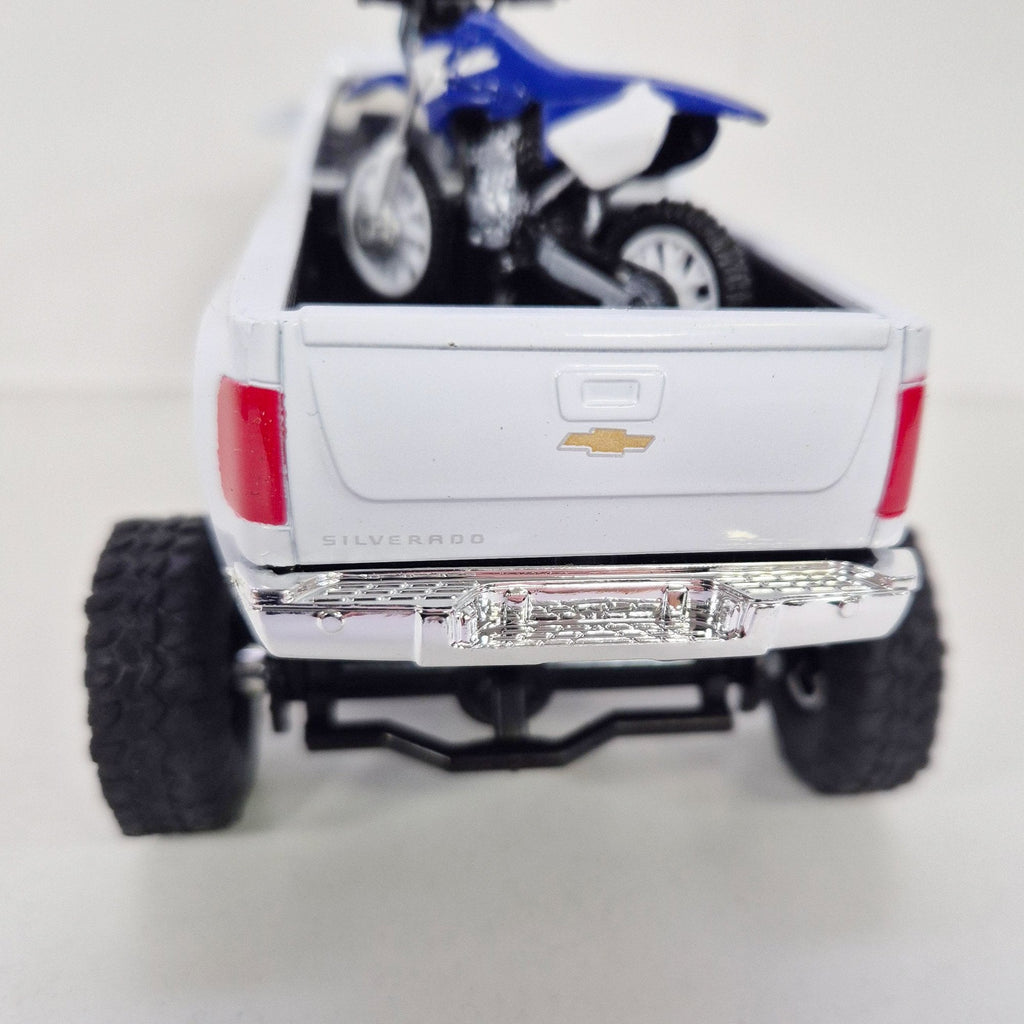 New Ray Toys - 1:32 - Truck - White Chevrolet Pick-Up w/YZ125
