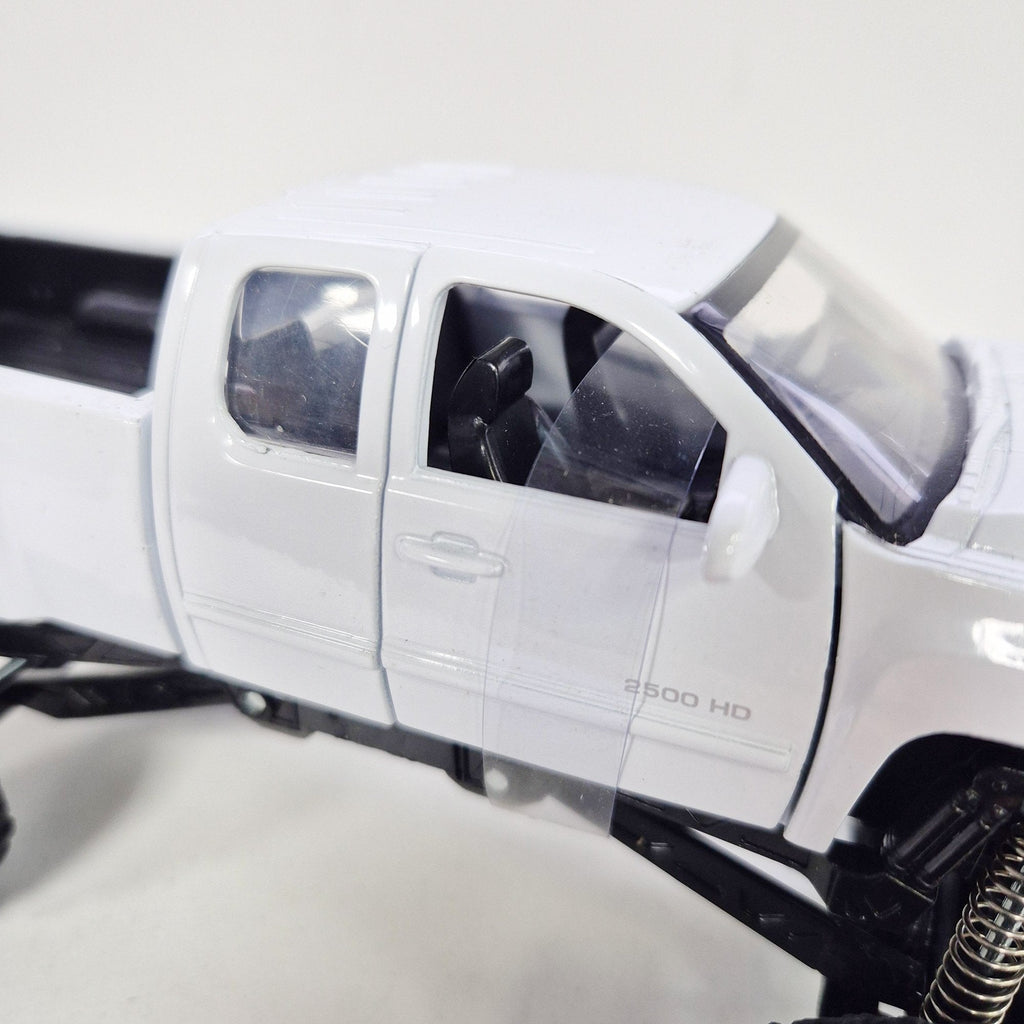 New Ray Toys - 1:32 - Truck - White Chevrolet Pick-Up w/YZ125