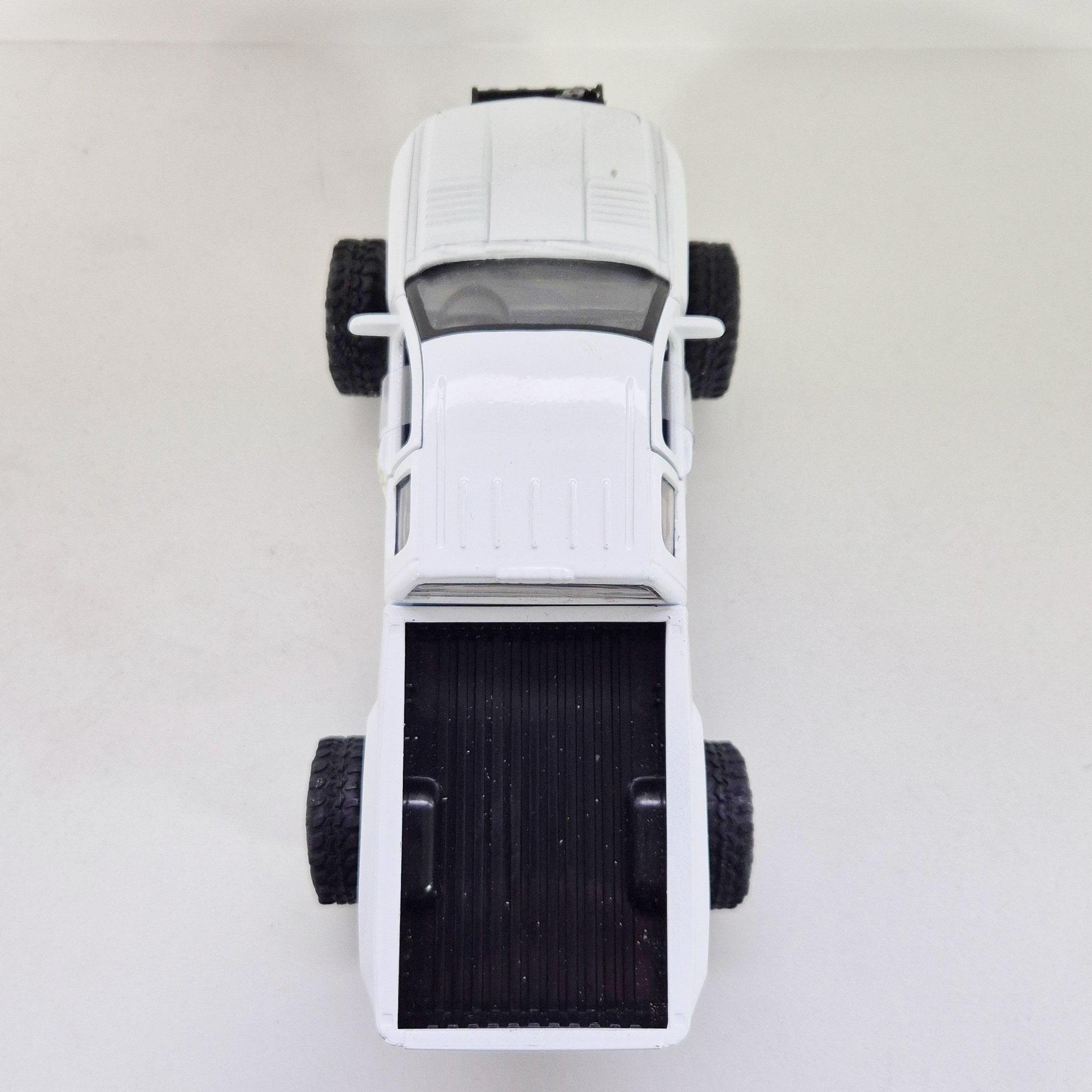 New Ray Toys - 1:32 - Truck - White Chevrolet Pick-Up w/YZ125