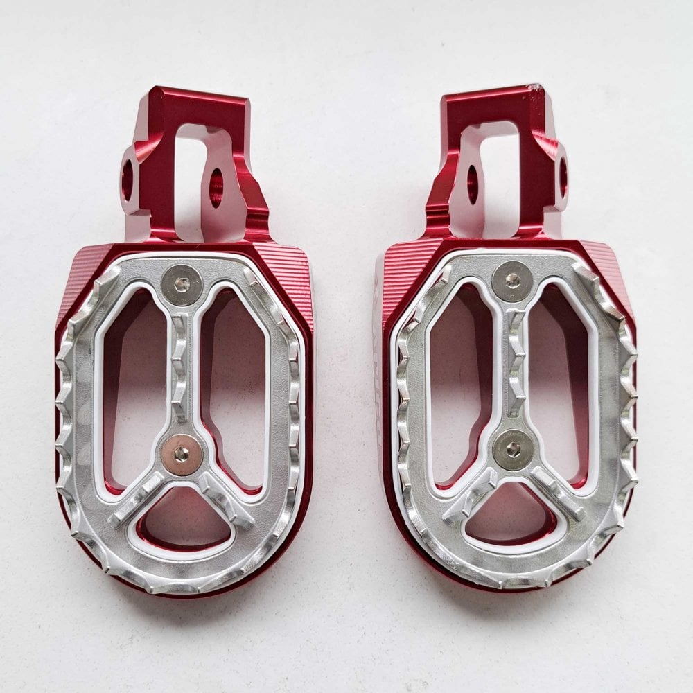 Apico - Foot Pegs - Pro-Bite - KTM SX85 18-24, SX125/150 16-22, SX250 17-22, SXF250-450 16-22, EXC/EXCF250-500 17-23, Husqvarna TC85 18-24 TC125 16-22, TC250 17-22, FC250-450 16-22, TE/FE 150-501 17-23, Gas Gas MC/MCF/EC/ECF/EX/EXF 85-450 21-23