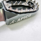 Apico - Foot Pegs - PRO-BITE - KTM SX85 18-24, SX125/150 16-22, SX250 17-22, SXF250-450 16-22, EXC/EXCF250-500 17-23, Husqvarna TC85 18-24 TC125 16-22, TC250 17-22, FC250-450 16-22, TE/FE 150-501 17-23, Gas Gas MC/MCF/EC/ECF/EX/EXF 85-450 21-23