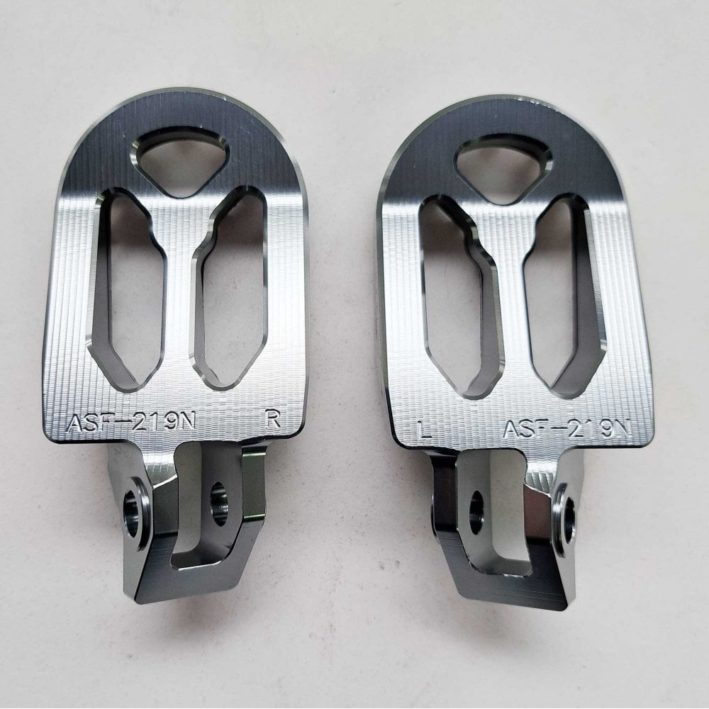Apico - Foot Pegs - Pro-Bite - KTM SX85 18-24, SX125/150 16-22, SX250 17-22, SXF250-450 16-22, EXC/EXCF250-500 17-23, Husqvarna TC85 18-24 TC125 16-22, TC250 17-22, FC250-450 16-22, TE/FE 150-501 17-23, Gas Gas MC/MCF/EC/ECF/EX/EXF 85-450 21-23