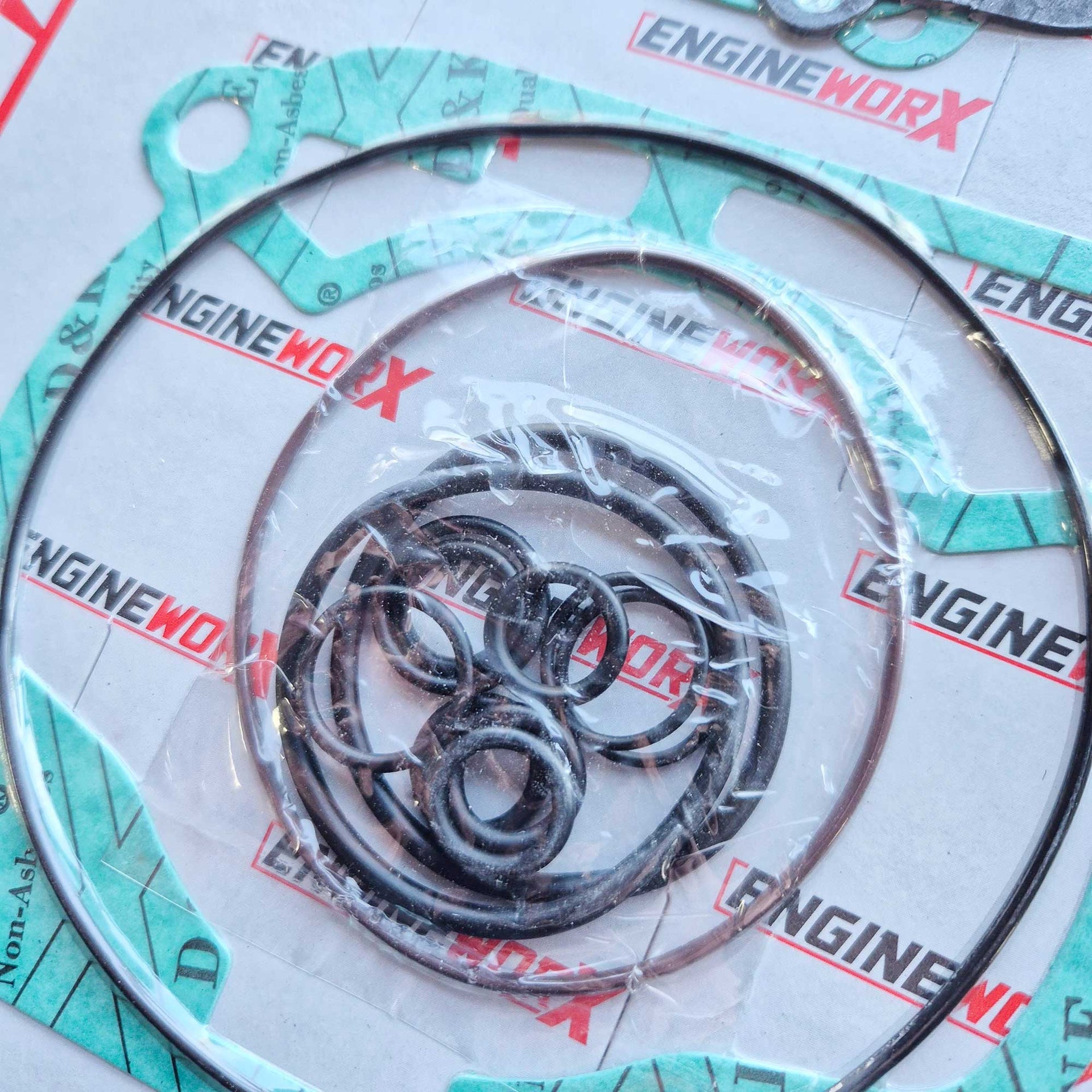 EngineWorx - Top End Gasket Kit - KTM SX250 03-04, EXC250 04